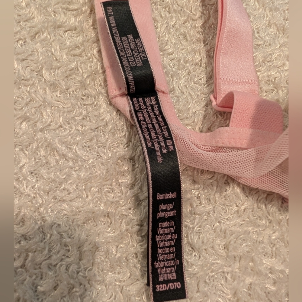 Victoria's Secret Bombshell Plunge Shine Strap Plunge Push Up Bra Eyelash 32D - Picture 9 of 11